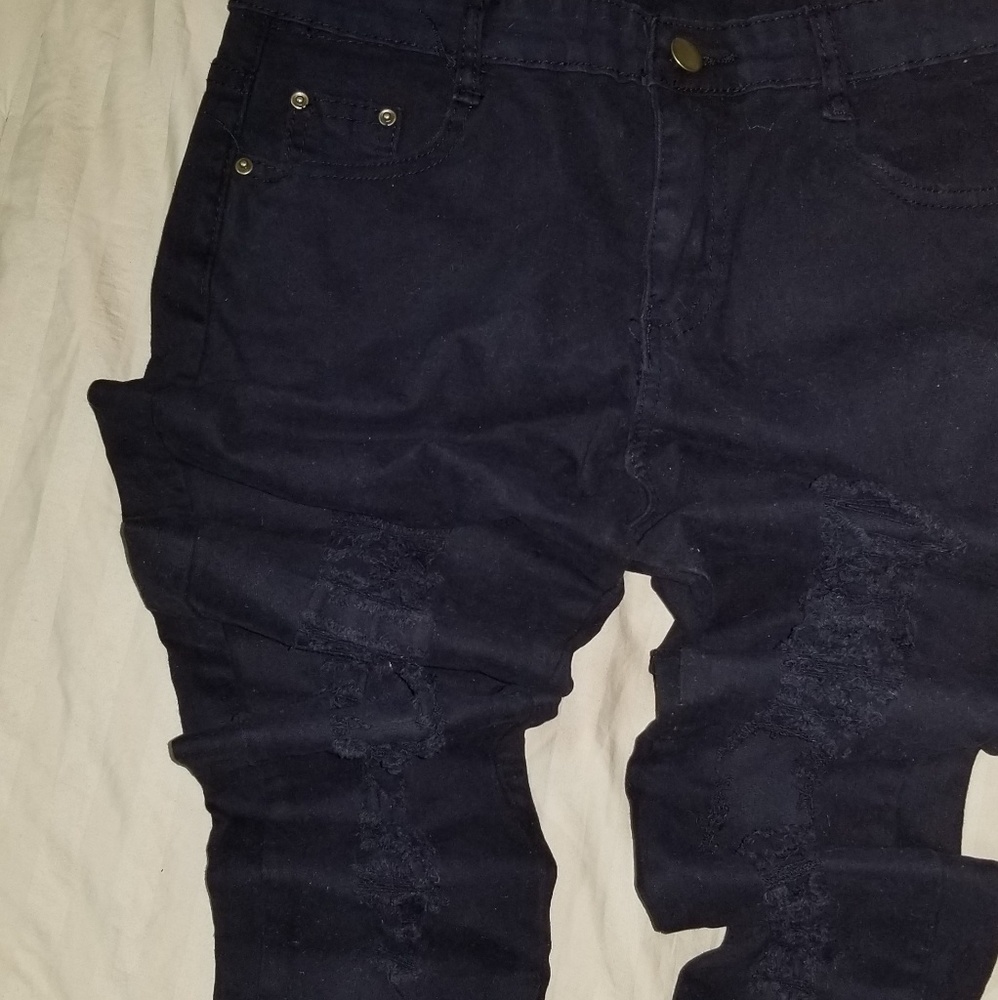 Sale Black ripped pants, the style now